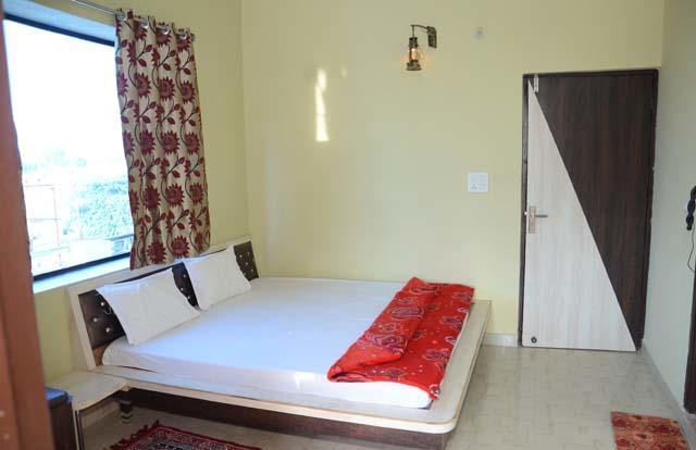 Priya Palace Vrindavan Bagian luar foto